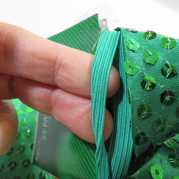 St Patrick's Day party items (suspenders, tie, wall décor & invitations) - Picture 7 of 14